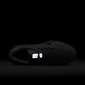 product/n/i/nike_fj9509-008_pure-platinum-black-bright-crimson_5.jpg