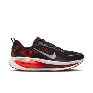 hm6803-008-chaussures-de-running-nike-vomero-18-black-metallic-silver-bright-crimson