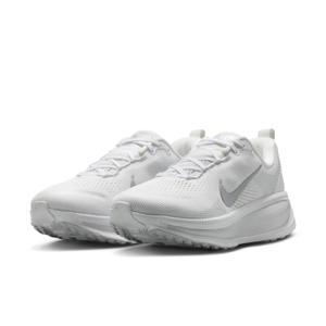 hm6804-104-chaussures-de-running-femme-nike-vomero-18-white-metallic-silver-photon-dust